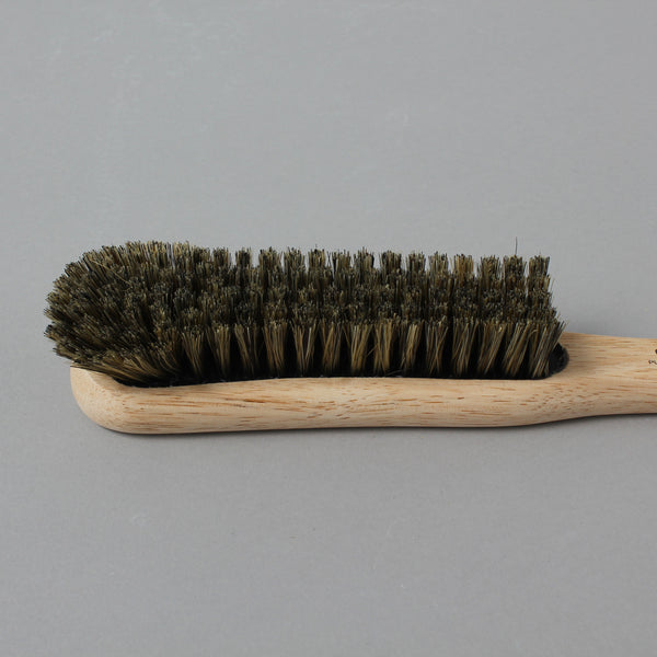 CLOTHES BRUSH